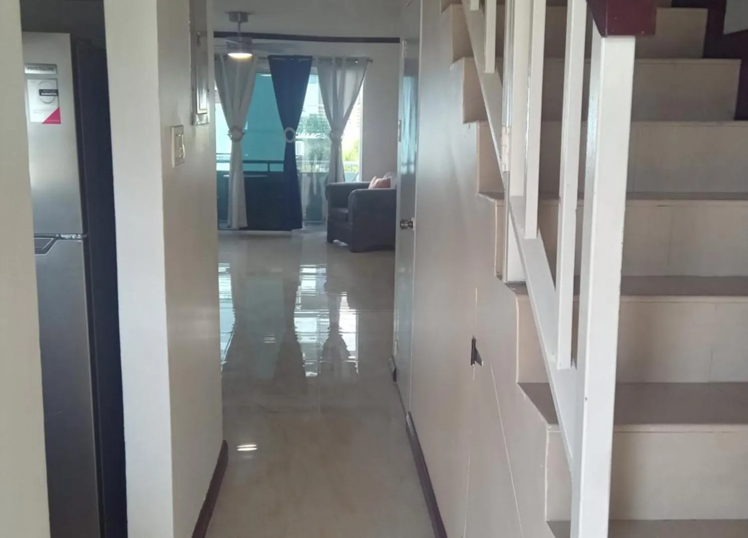 Sea Breeze Penthouse Apartment contacts
